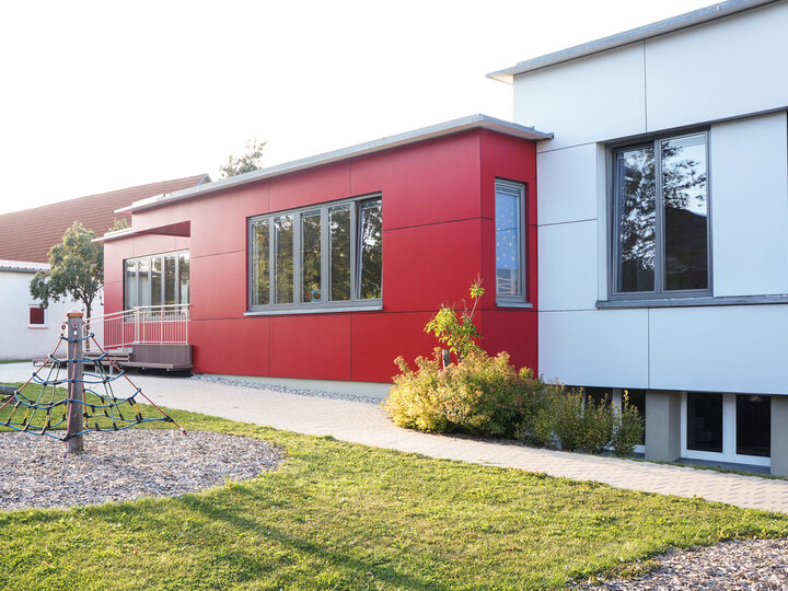 Dorfzentrum mit Kindergarten