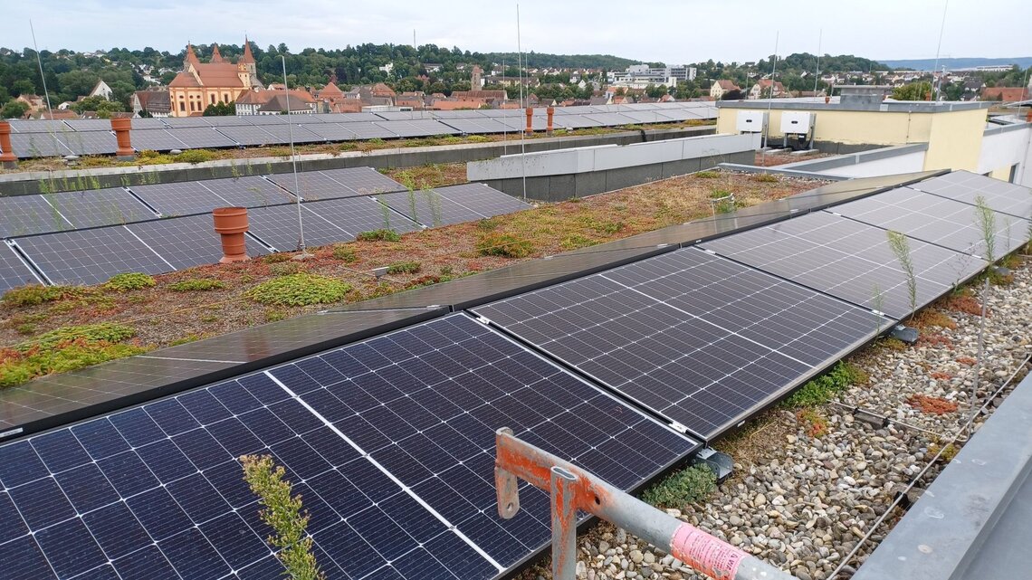 Refektorium der St.-Anna-Schwestern, Photovoltaik auf begrüntem Flachdach
